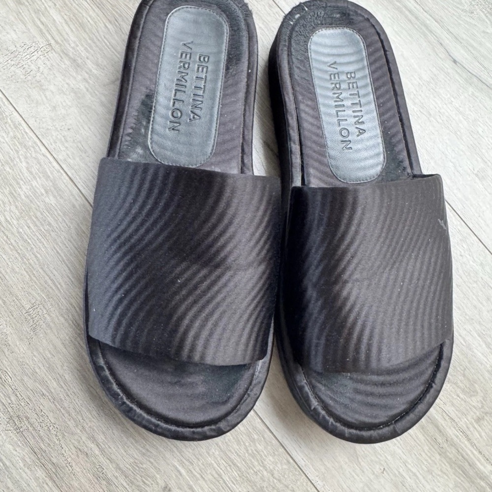 bettina vermillon Black Slides Sandals Size 8